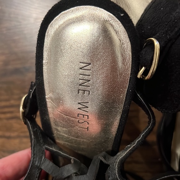 Like new Nine West suede heel size 5 - Picture 5 of 5